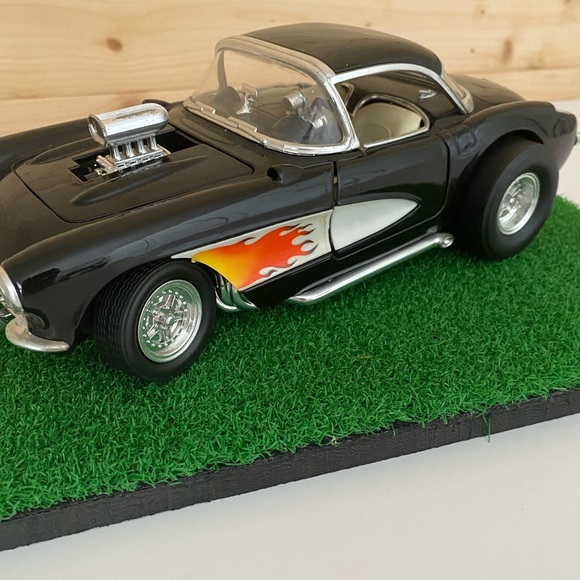 Road Legends 1957 Chevrolet Corvette Gasser 1:18 Diecast Car Black Hot Rod Flame - Picture 9 of 14